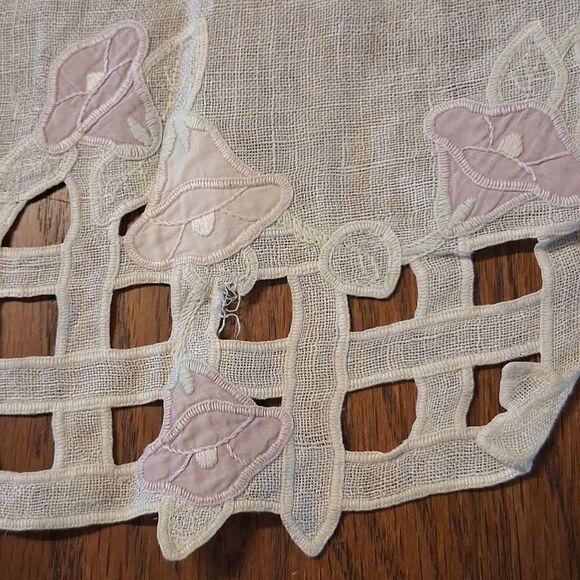 Vintage Bundle Of 2 Linen & Lace Table Runners - Picture 3 of 7